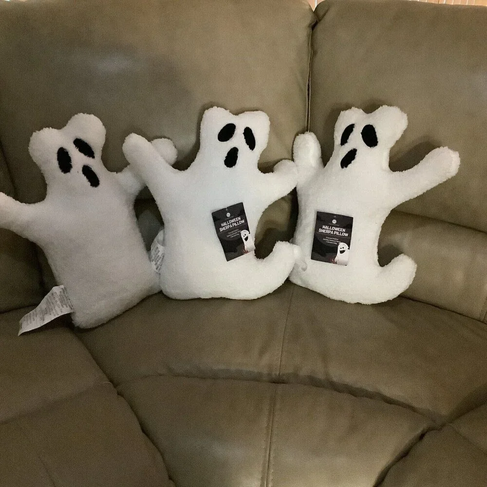Ghost Shaped Set Of 3 Huntington Halloween Sherpa Cozy Pillows. New With Tags